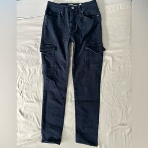 Levi’s high rise cargo skinny ankle pants
